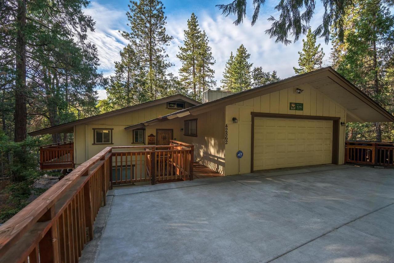 Sierra Springs Villa Oakhurst Exterior photo