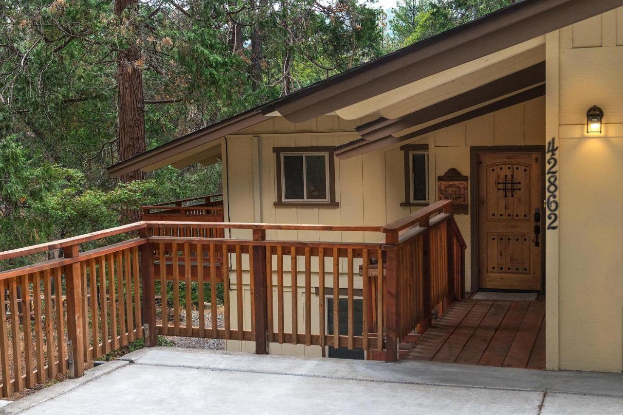 Sierra Springs Villa Oakhurst Exterior photo