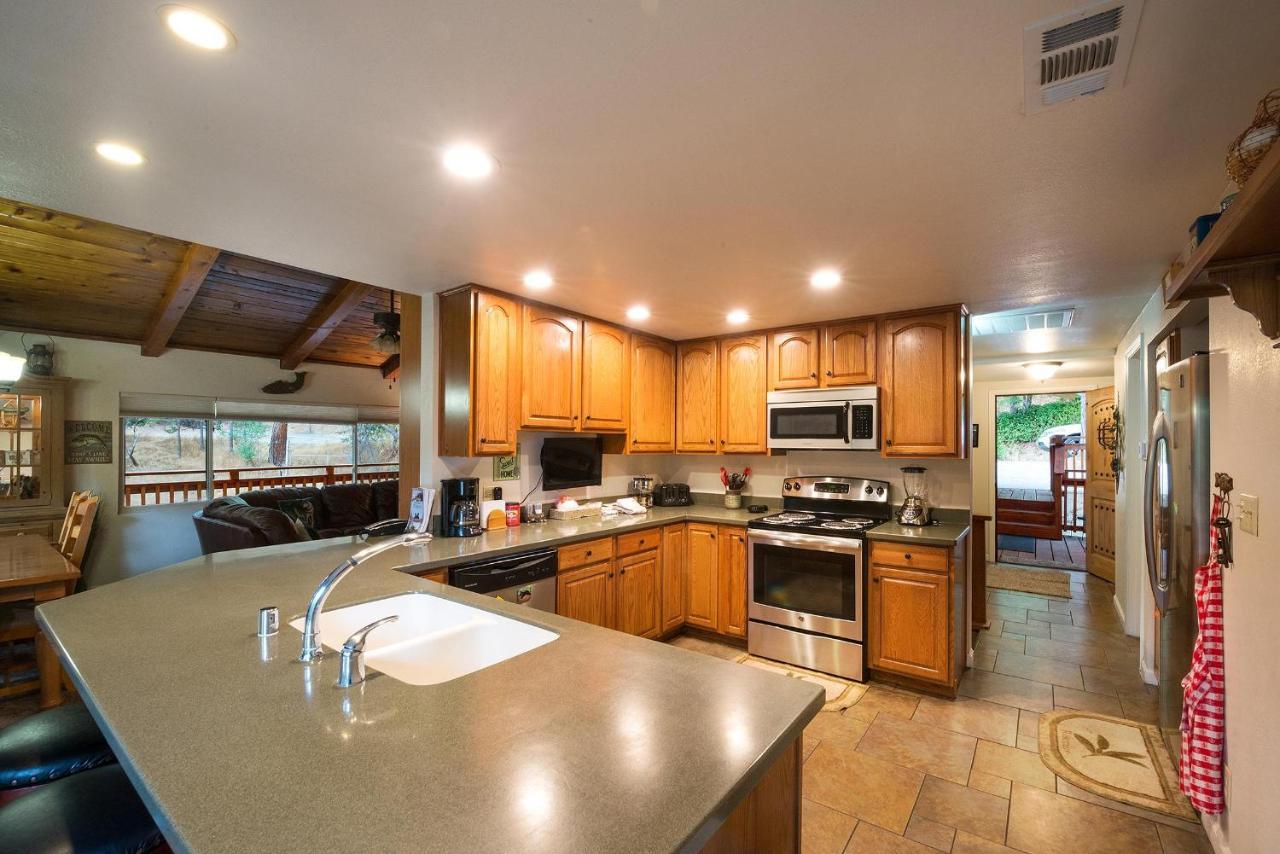 Sierra Springs Villa Oakhurst Exterior photo